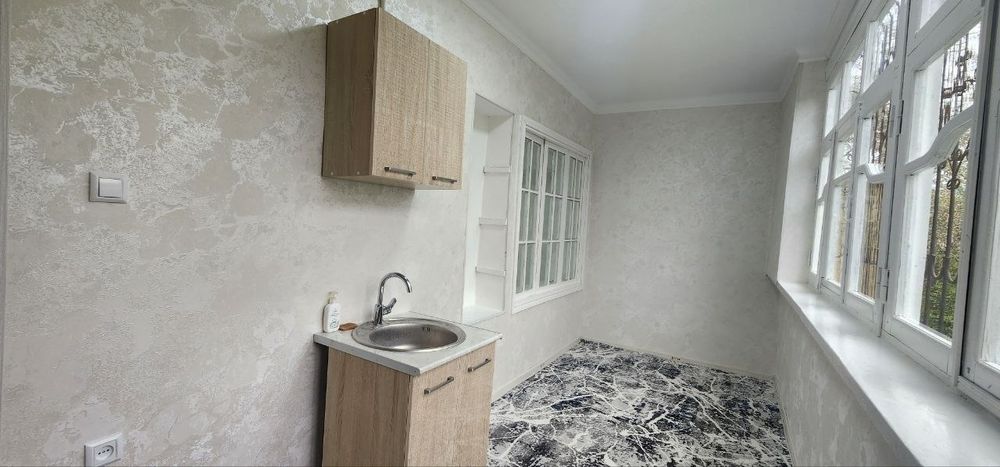 Ю-абад 4 квартал 2/3/4. 52м² кирпич, ремонт есть, срочно!!!