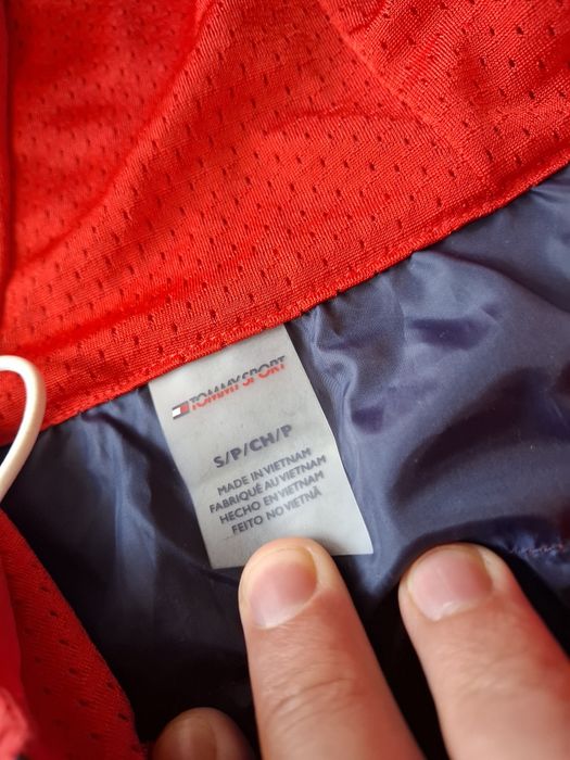 Tommy Hilfiger мъжка вегровка S- M размер.
