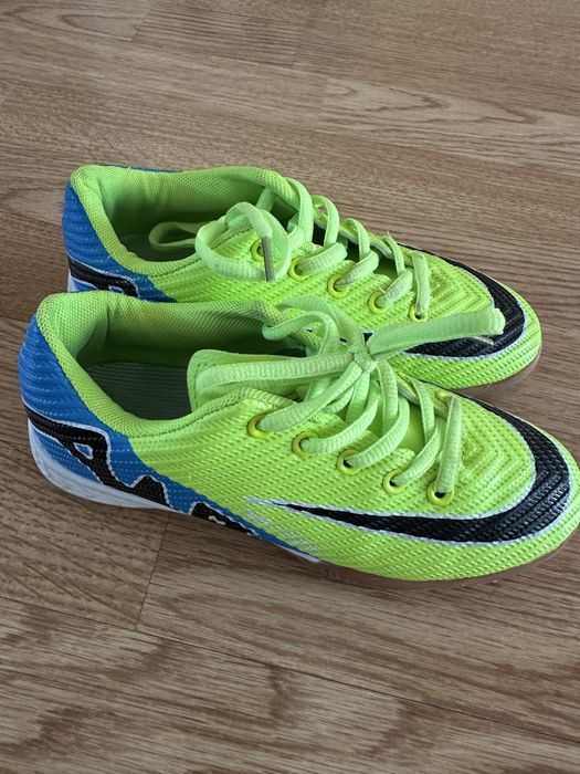 Продам обуви для футбола