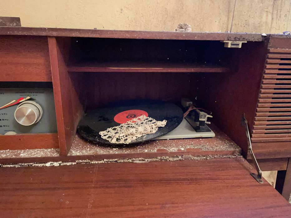 Старо радио с грамофон