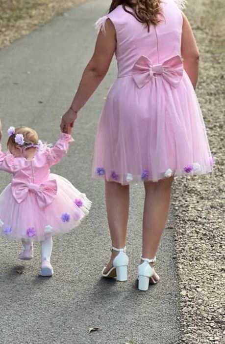 Еднакви рокли за мама и бебе