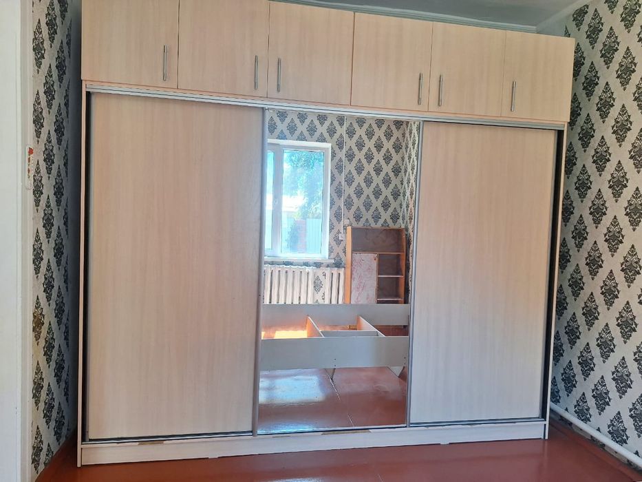 Огромный шкаф...