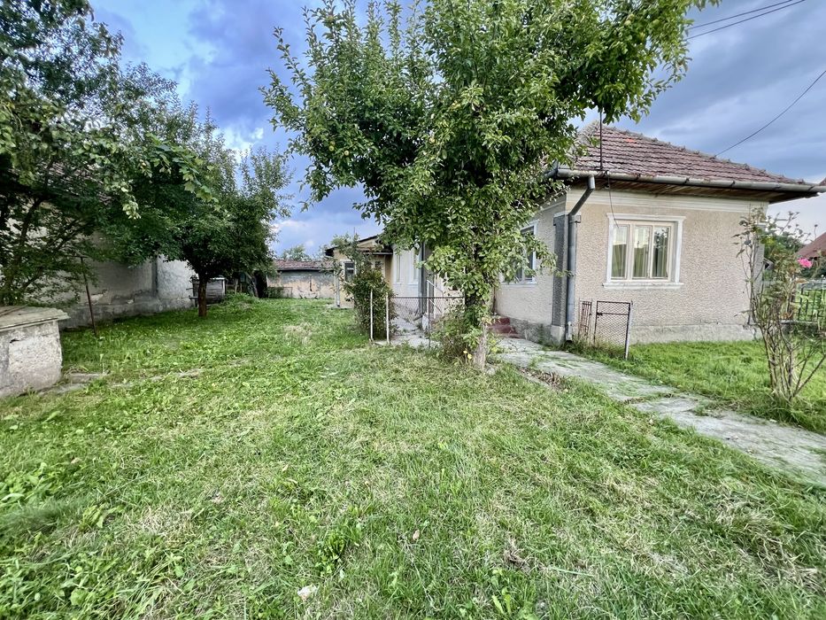 Proprietate casa în centru Bonțida, ideal pentru dezvoltatori, 200 m de Castelul Bánffy, teren 1.642 mp
