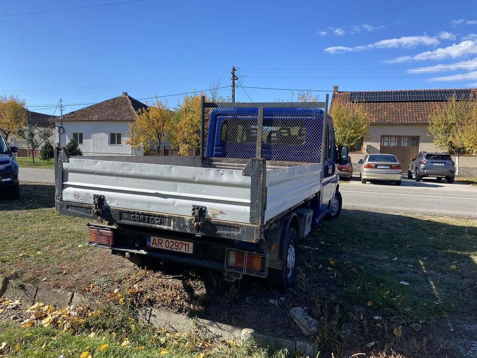 Camioneta basculabila (3 parti)