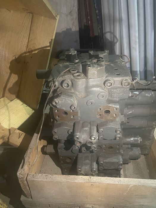 Гидрораспределитель Hitachi на 4hk1