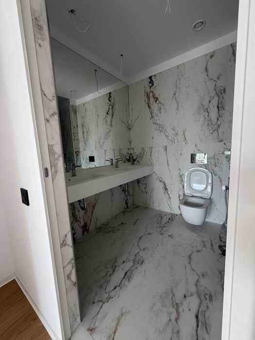 De vanzare apartament 4 camere ONE LAKE CLUB bloc E