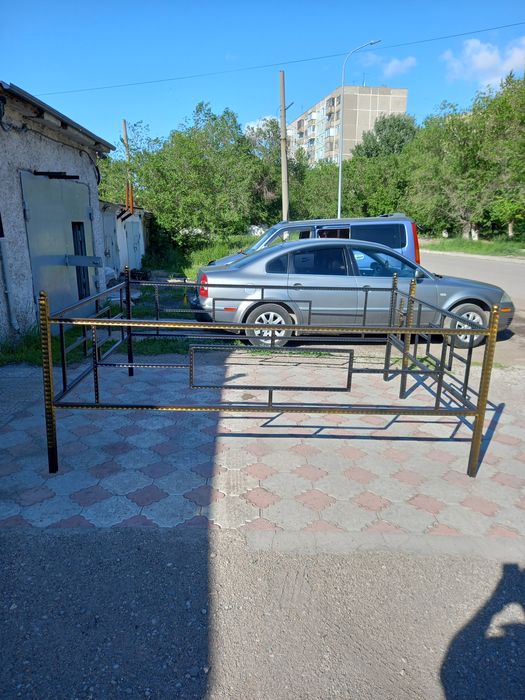 Оградка на кладбище