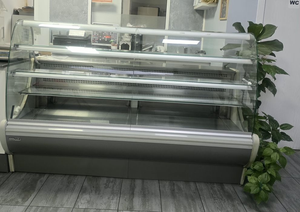 Продавам хладилна витрина