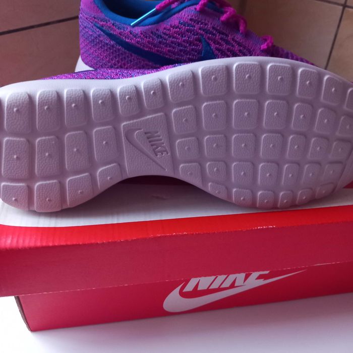 Нови маратонки NIKE