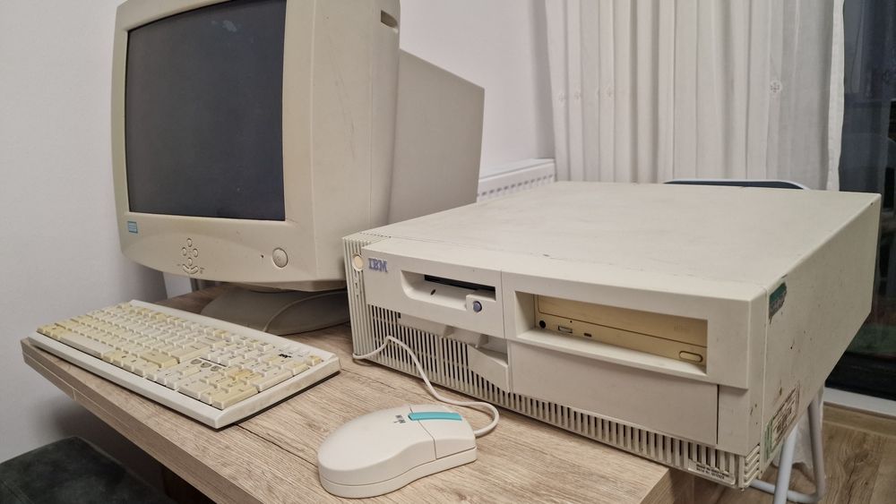 PC Retro IBM Pentium III 667MHz + Monitor CRT |  Win XP