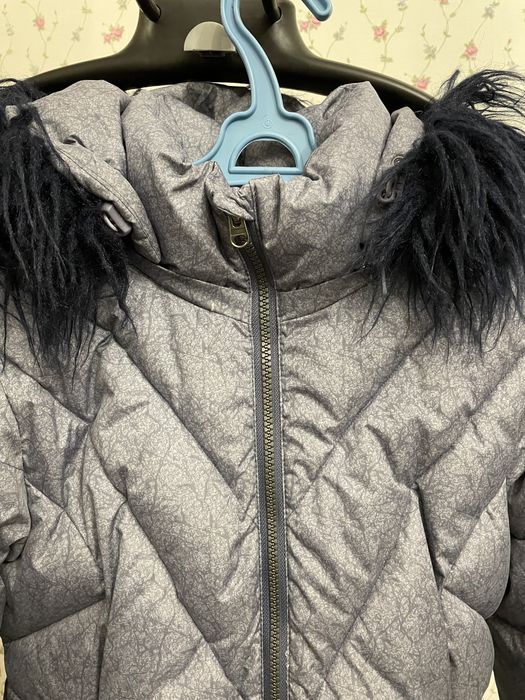 Продам зимний пуховик на девочку