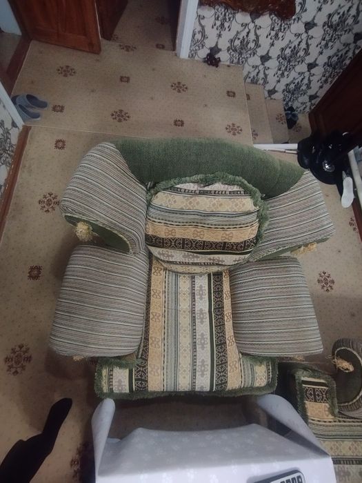 Деван кресло сотилади