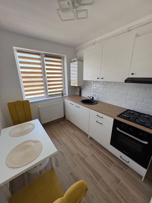 Apartament 2 camere, centru Onești, renovat, vedere panoramică