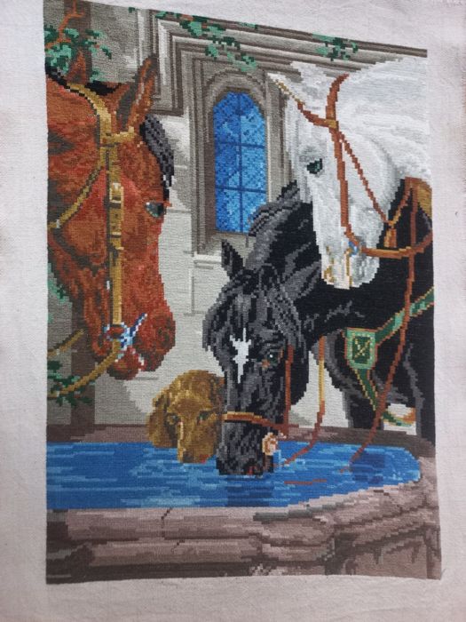 Продавам гоблените. с дмц. и ариадна конци.