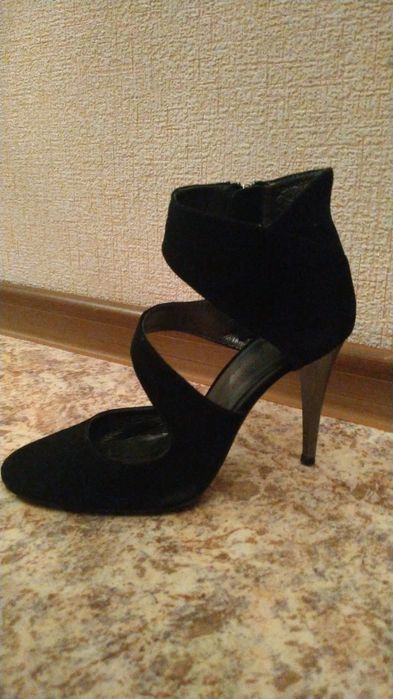 Продам замшевую обувь