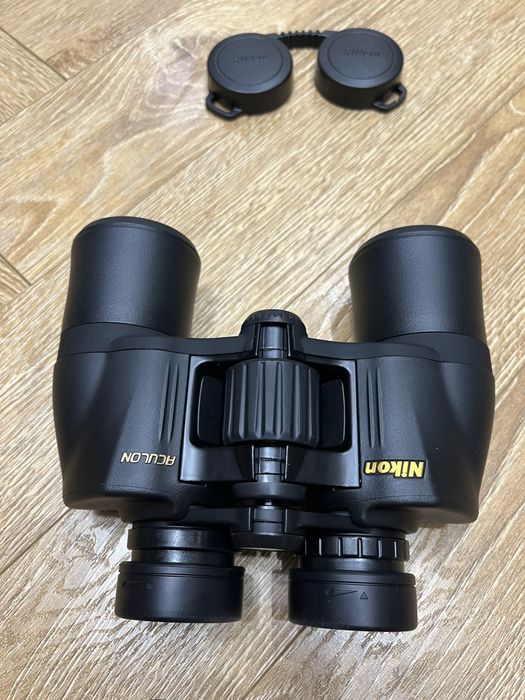 Бинокль Nikon 10x42