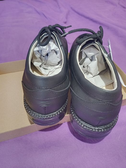 Обувки нови черни 44 номер