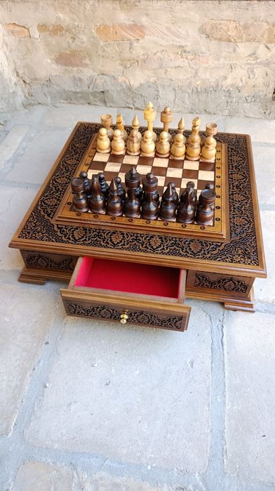 Shaxmat Шахматы 40×40 sm yongʻoqdan yasalgan