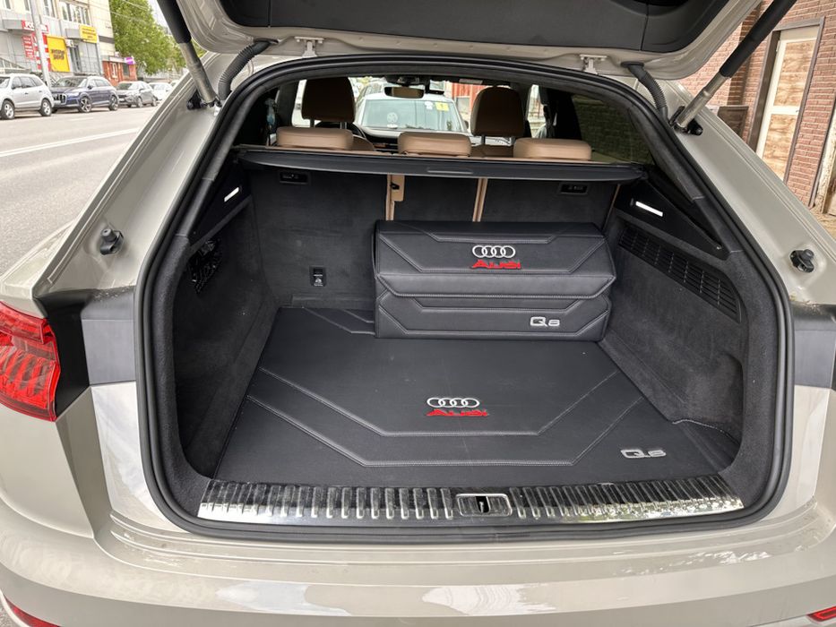 Шторка в багажник Audi Q8