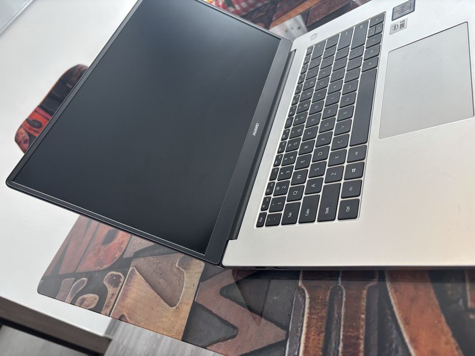 Vand laptop huawei d15