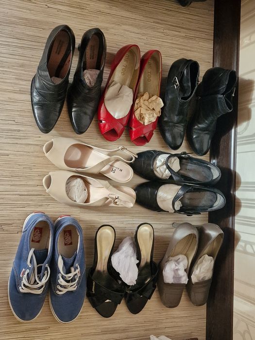 Обувь разная, с каблуками и без. Б/у