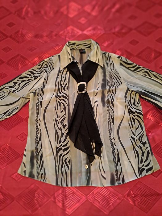 Продаются женские блузки на лето новые и б/у.размер 44-48