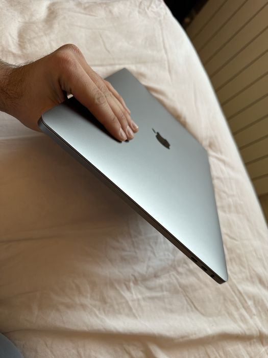 Macbook pro 15 inch 2018 i7