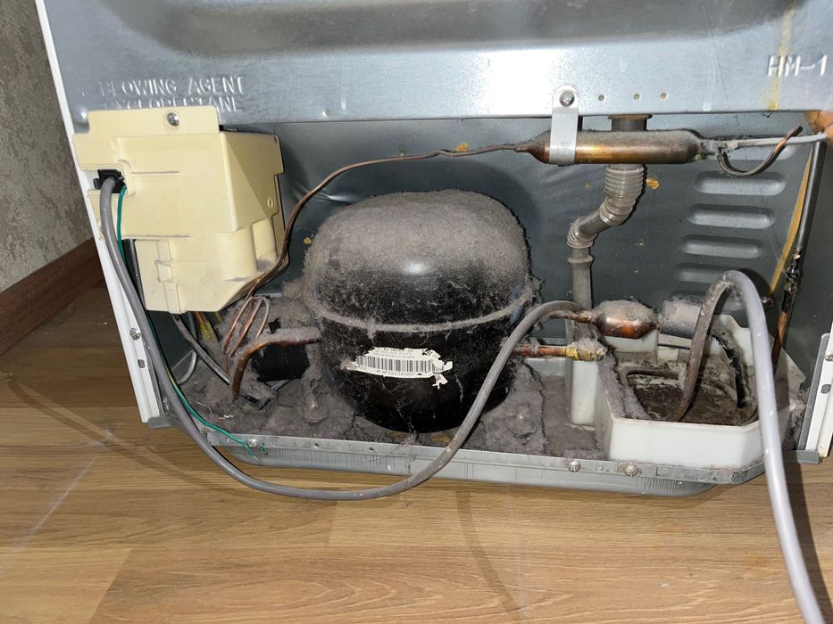 Холодильник с микроволновкой