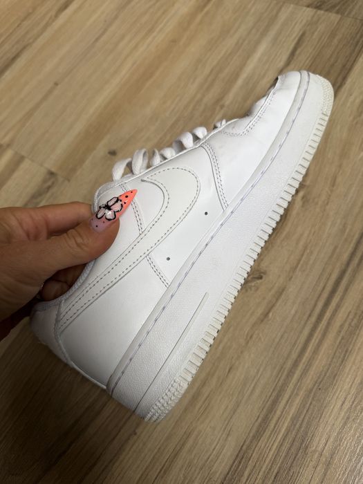 Оригинални бели кожени кецове Nike Air Force 1 ! 39 н