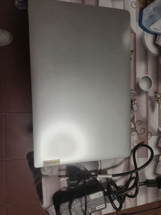 Vând Laptop. Preț ușor negociabil