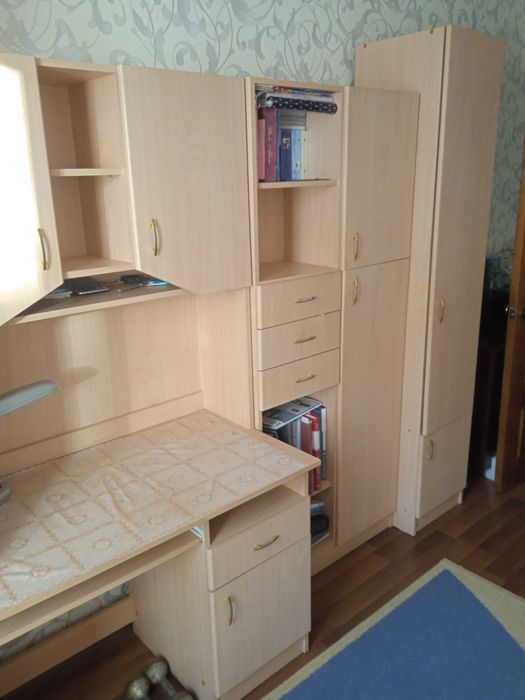 Продам спальный гарнитур б/у для детской