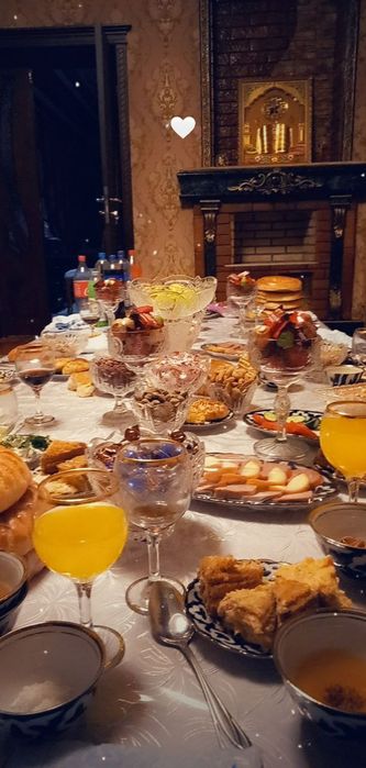 Orom bozori atrofidagi mahallada uy yonida dukoni bilan sotiladi