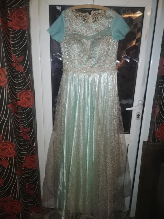 Официална рокля...