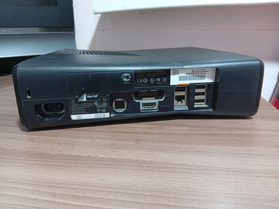 Xbox 360 slim freeboot+телевизор и игры