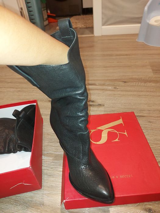 Продам сапожки-казачки с показа мод /Виктория Сикрет