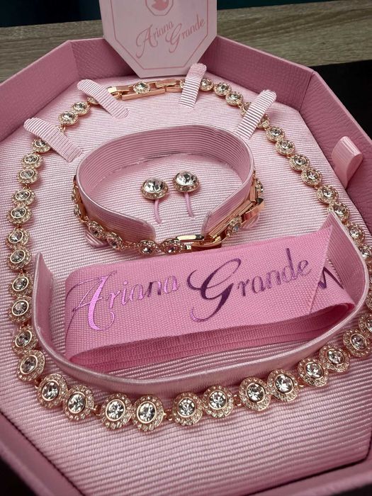 Set Bijuterii Rose Gold– Colier, Brățară și Cercei
