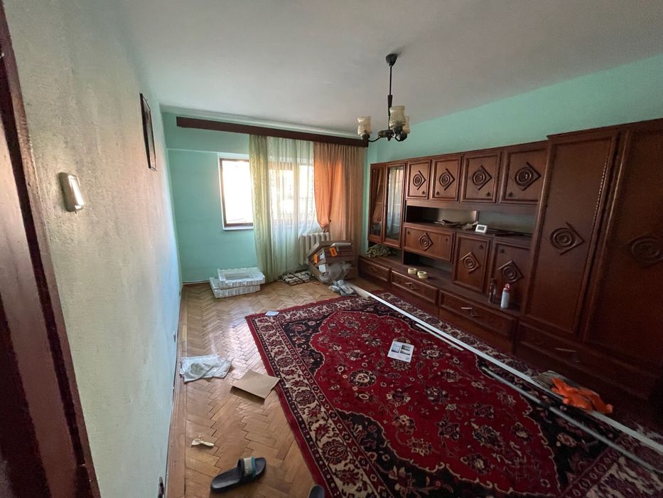 Apartament 3 camere decomandat Bdul Traian - vedere Pietricica