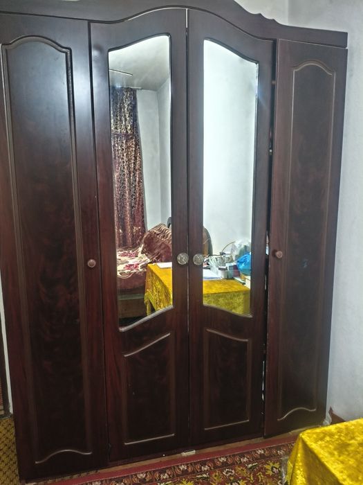 Shkaf sotiladi arzon narxda 350 000