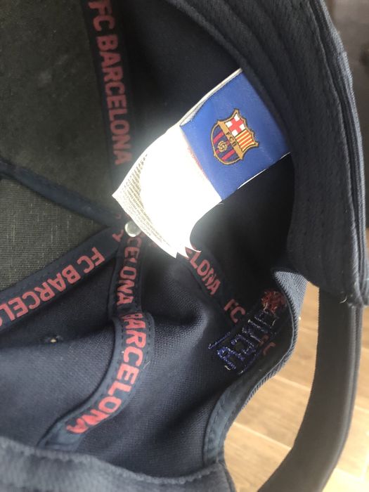 Шапка с козирка на FCB