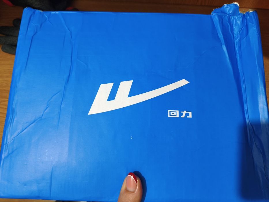 Продам мужские кроссовки