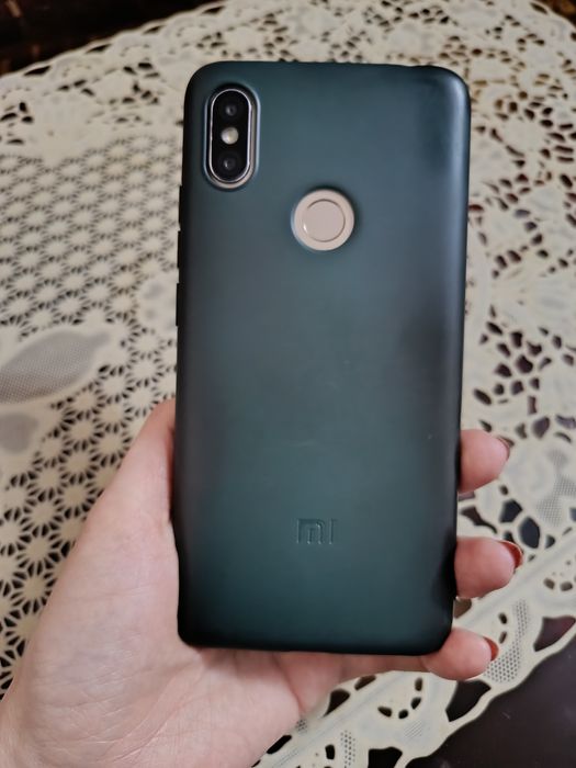 Телефон Redmi S2, память 3/32GB