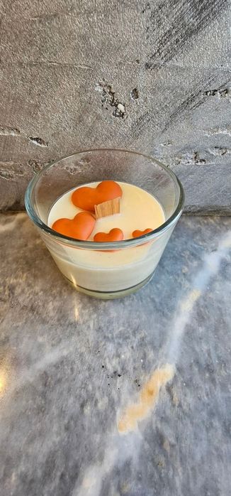 Соеви свещи в чаша