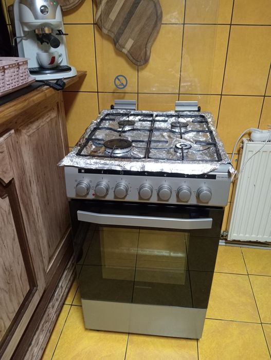 Vând aragaz cu 4 ochiuri