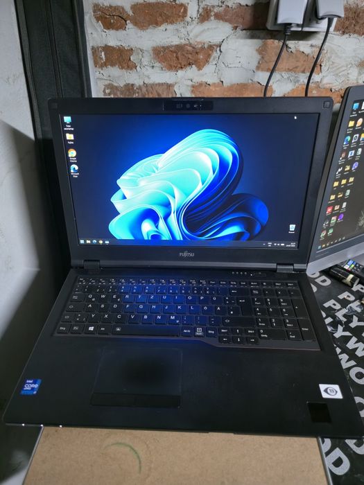 Лаптоп Fujitsu lifebook e5511 Limited