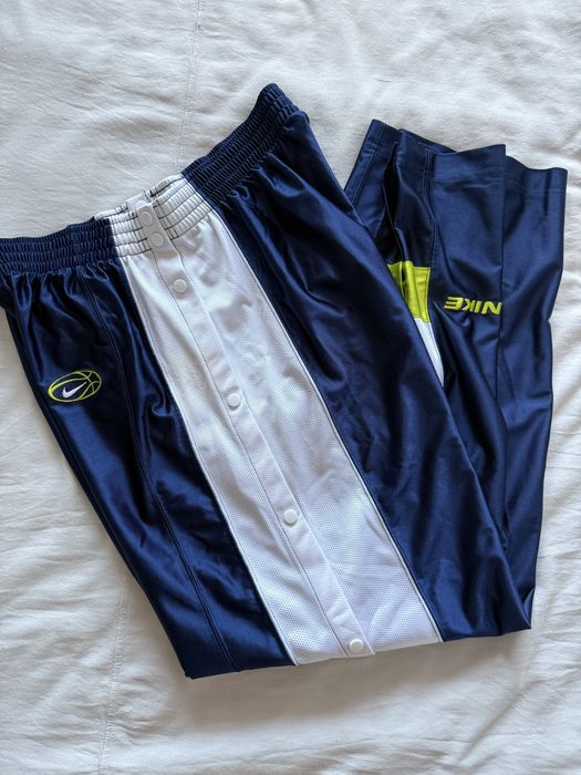 Оригинално долнище на Nike