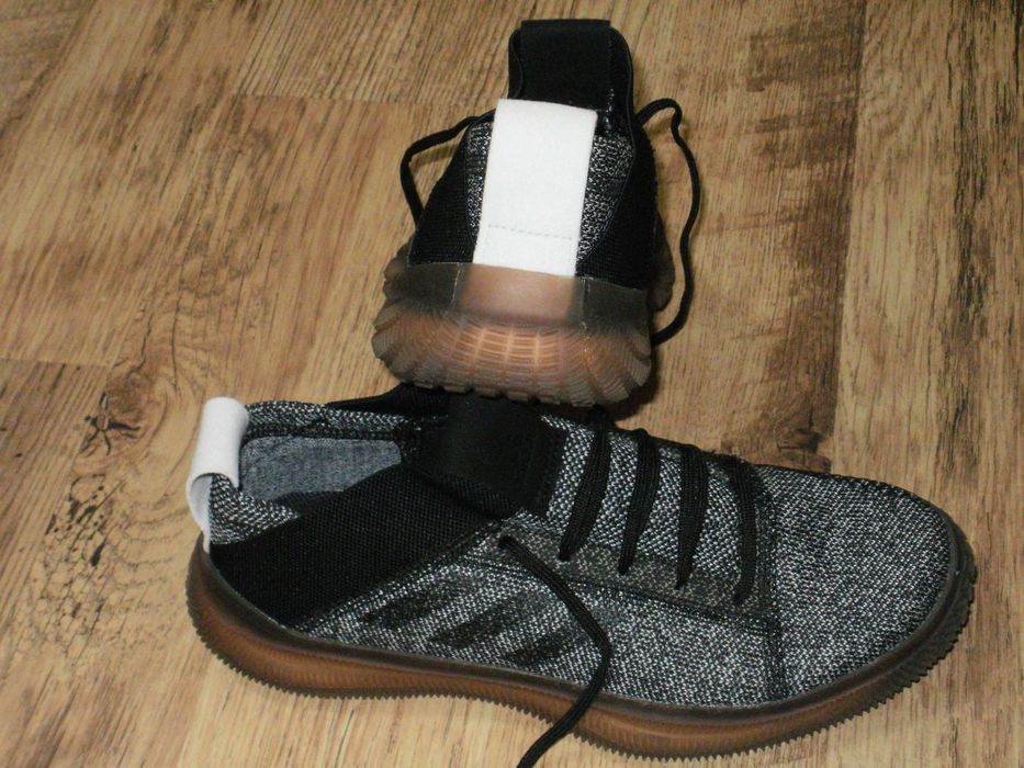 ADIDAS юношески оригинални маратонки 39.5