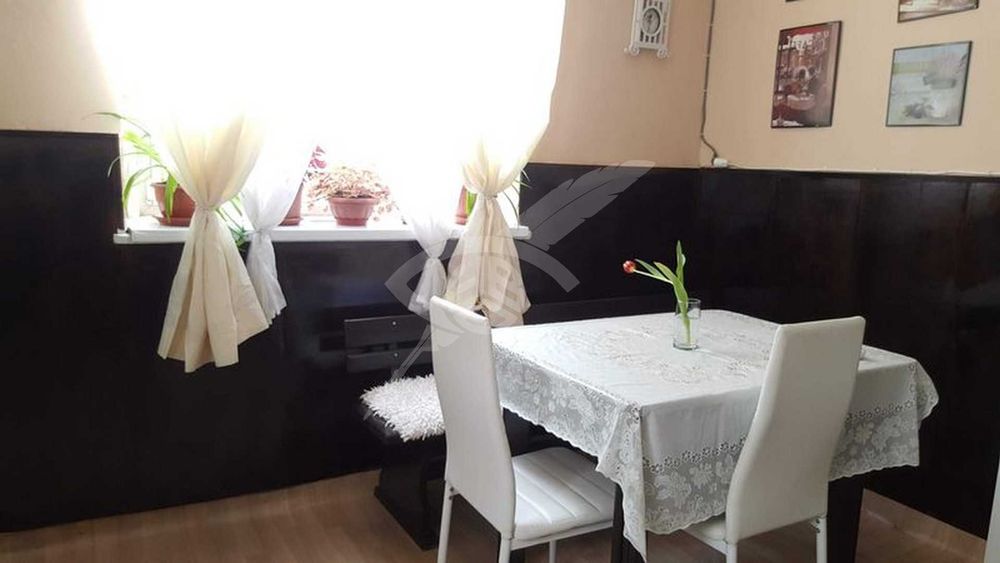 Дава се под наем Етаж от къща в София, Център - 50 кв.м за 548.25 € - Снимка #1