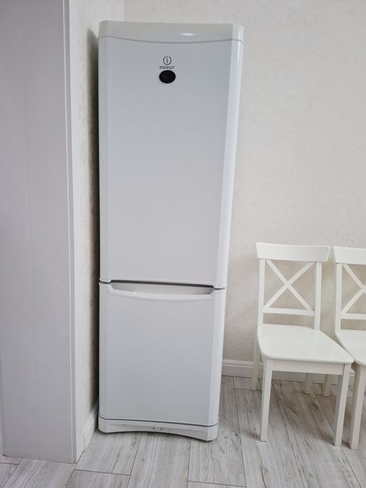 Продам холодильник Indesit за 27000