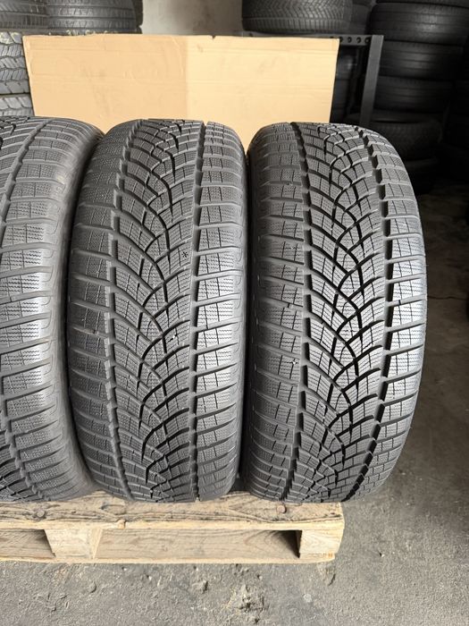 4 anvelope iarna 225/50/18 Goodyear Runflat ca noi!