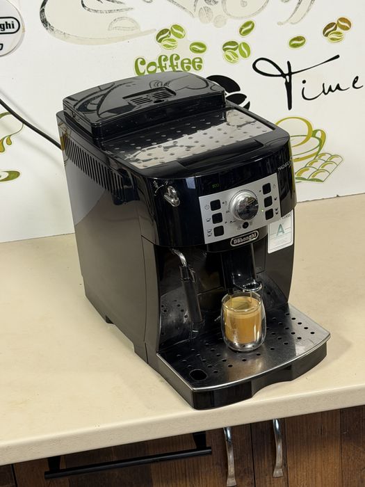Кафемашина кафе автомат delonghi magnifica S с гаранция